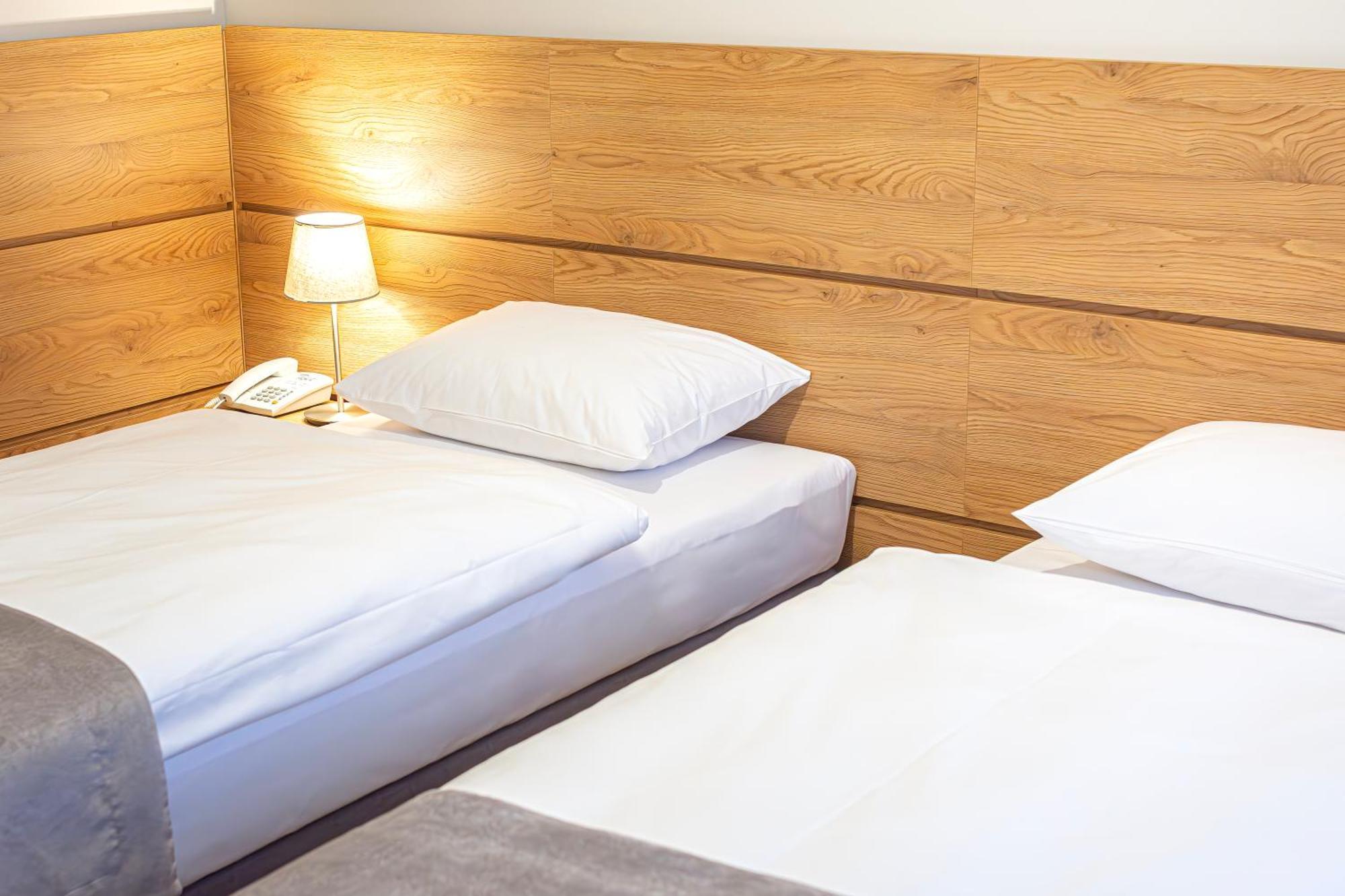 זיילונה גאורה Novy Hotel מראה חיצוני תמונה
