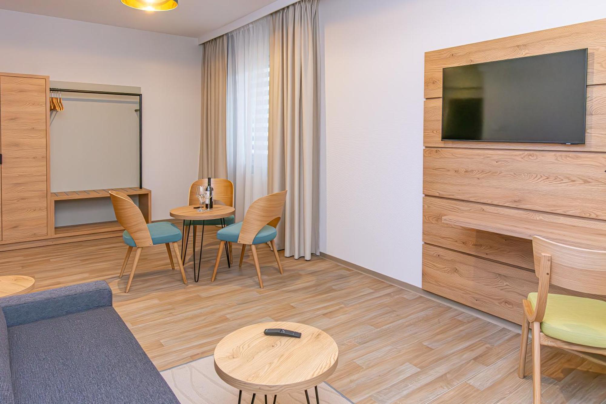 זיילונה גאורה Novy Hotel מראה חיצוני תמונה