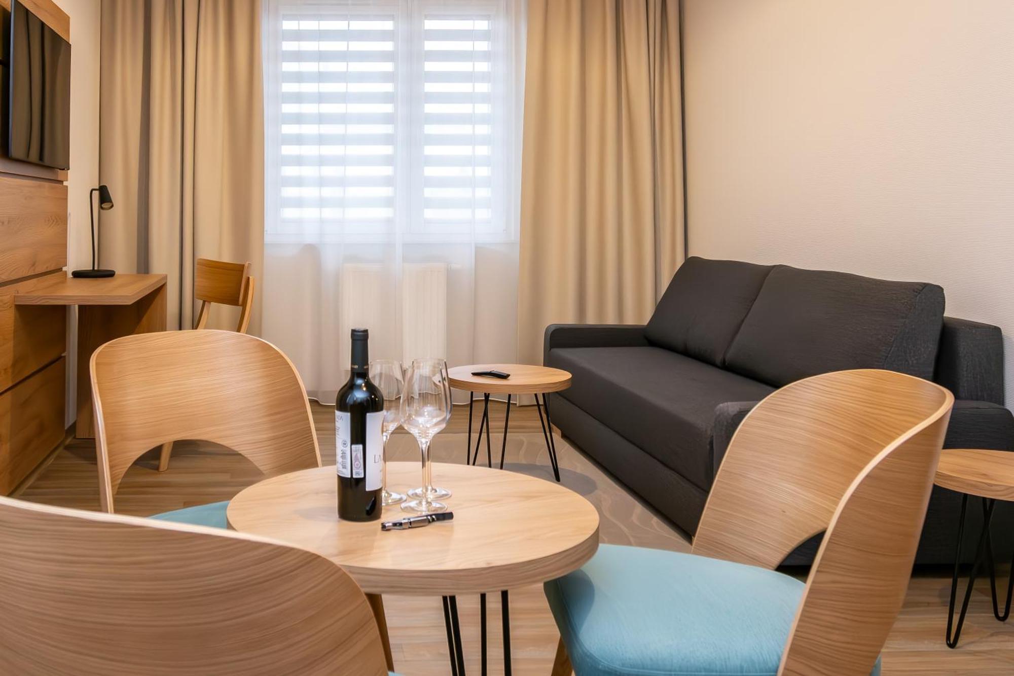 זיילונה גאורה Novy Hotel מראה חיצוני תמונה