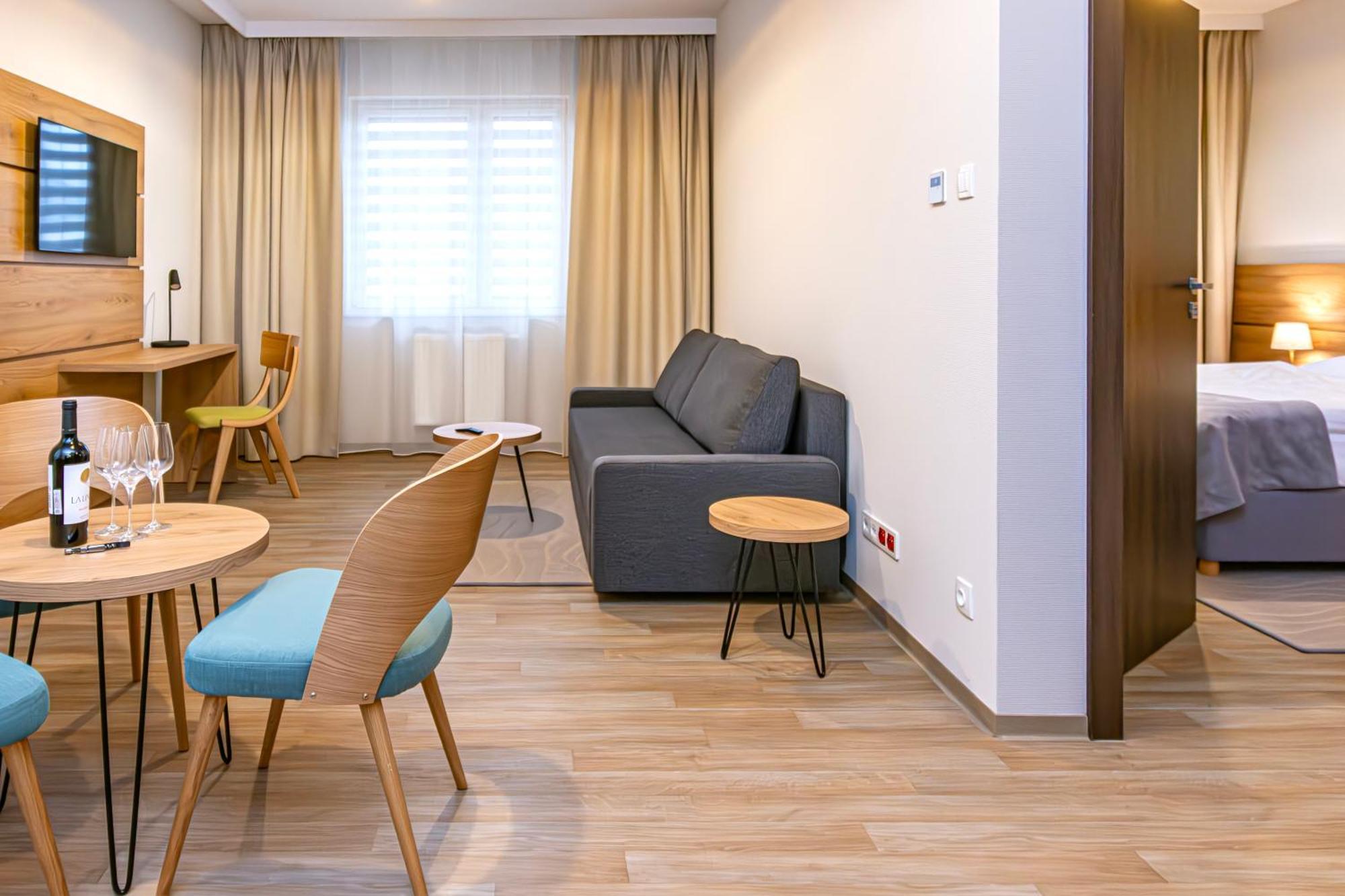 זיילונה גאורה Novy Hotel מראה חיצוני תמונה
