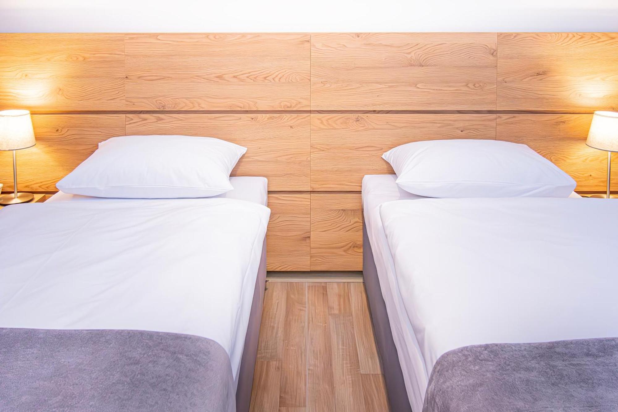 זיילונה גאורה Novy Hotel מראה חיצוני תמונה