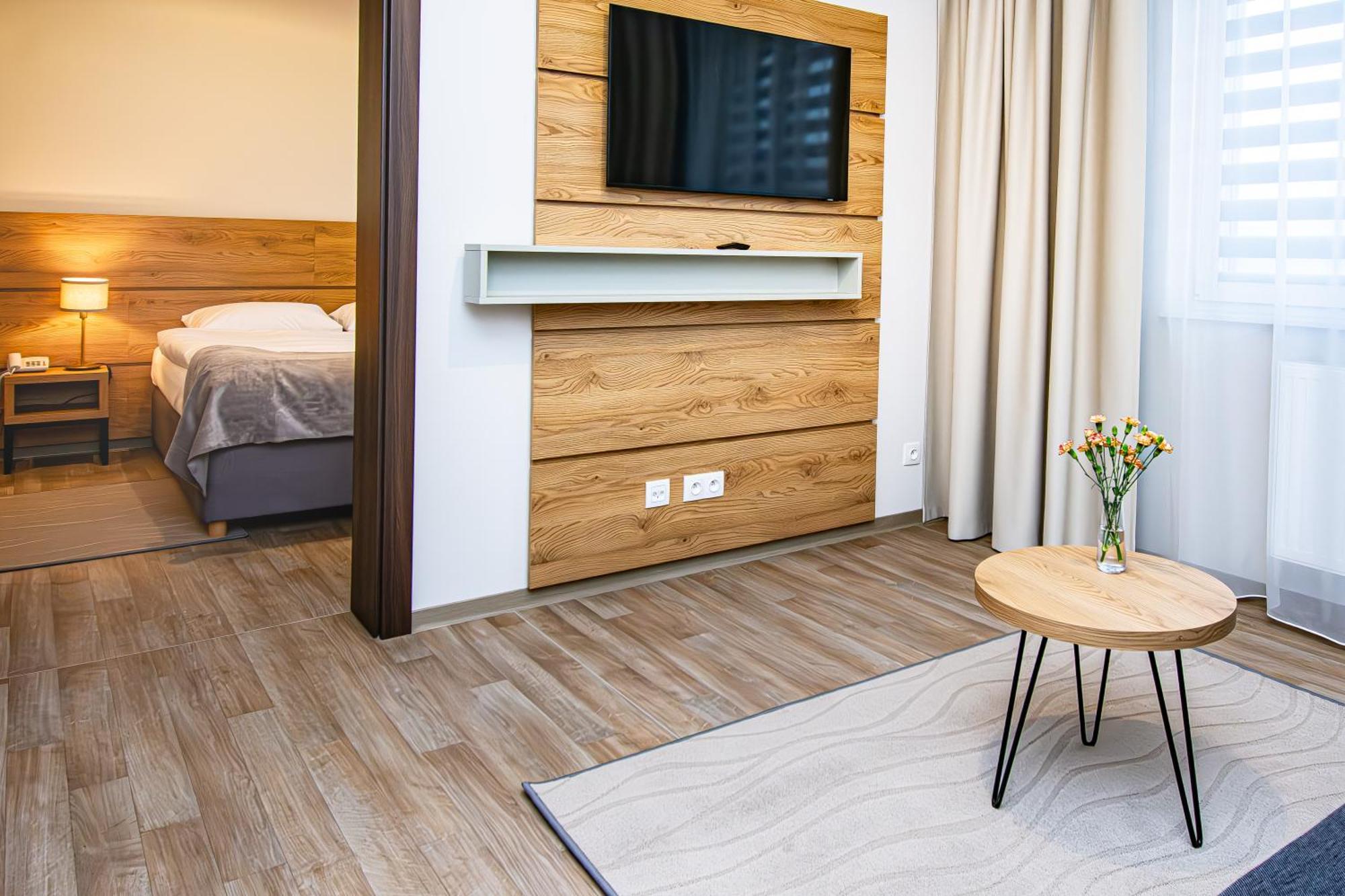 זיילונה גאורה Novy Hotel מראה חיצוני תמונה