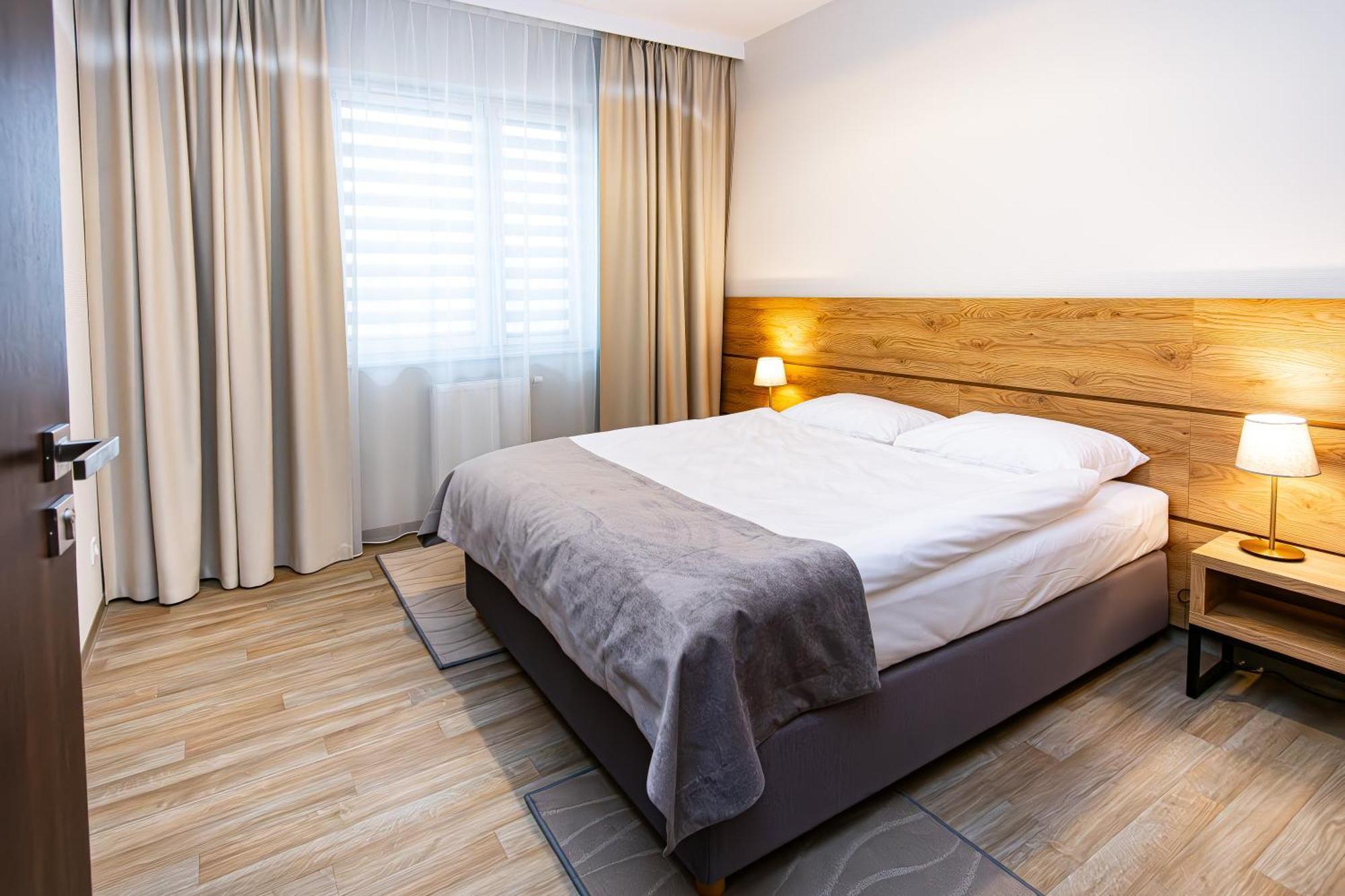 זיילונה גאורה Novy Hotel מראה חיצוני תמונה