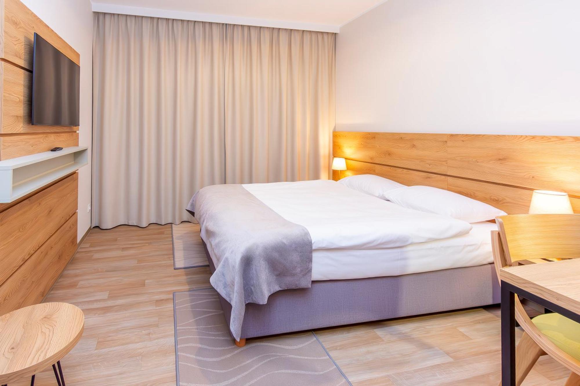 זיילונה גאורה Novy Hotel מראה חיצוני תמונה